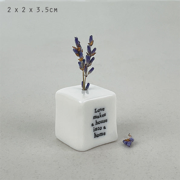 5855 Cube Holder - Love makes a House
