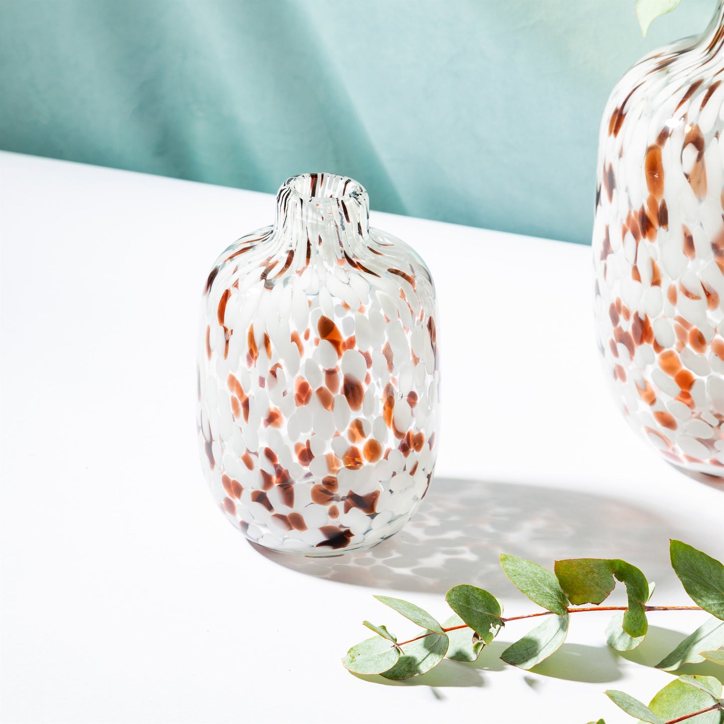 GLEE128 Small Brown Spekled Glass Vase